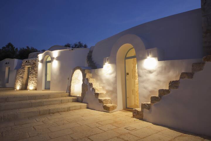 TD Lamiamola Stylish Trulli & Lamie with Pool gallery image 3