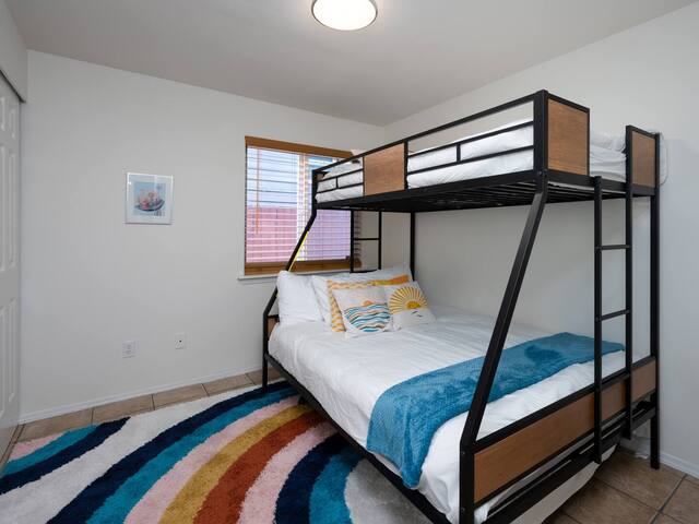 Roosevelt Townhome: Near Greenlake +UW+Light Rail gallery image 5