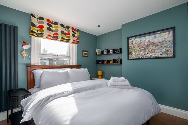 Moonbeam Cottage: Cosy London Cottage gallery image 2