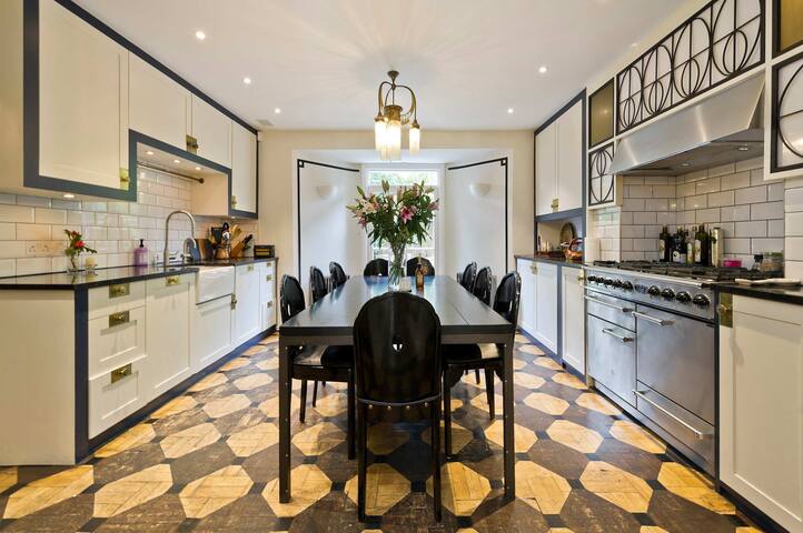 Stylish 5 Bed House in St. John’s Wood/Maida Vale gallery image 2