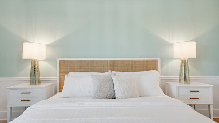 Lala kama kifalme katika King Suite