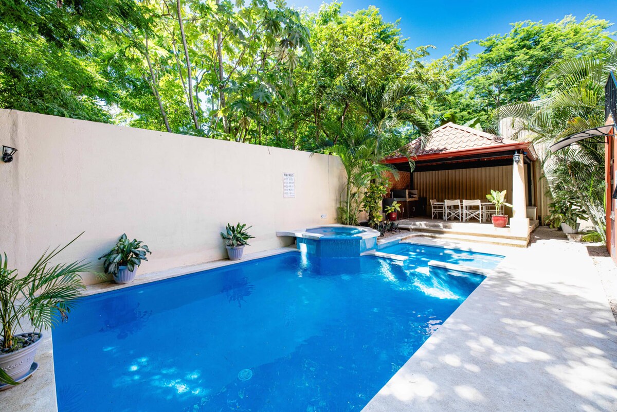 Tamarindo Beach Haven: Walk to beach and town