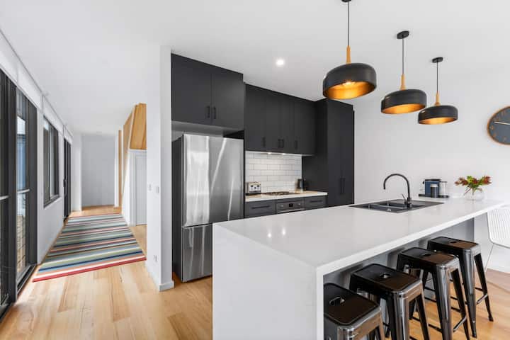 Sundrenched Barwon Heads, Pet Friendly. - Geelong