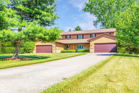 Spacious multi-unit retreat in Rockford