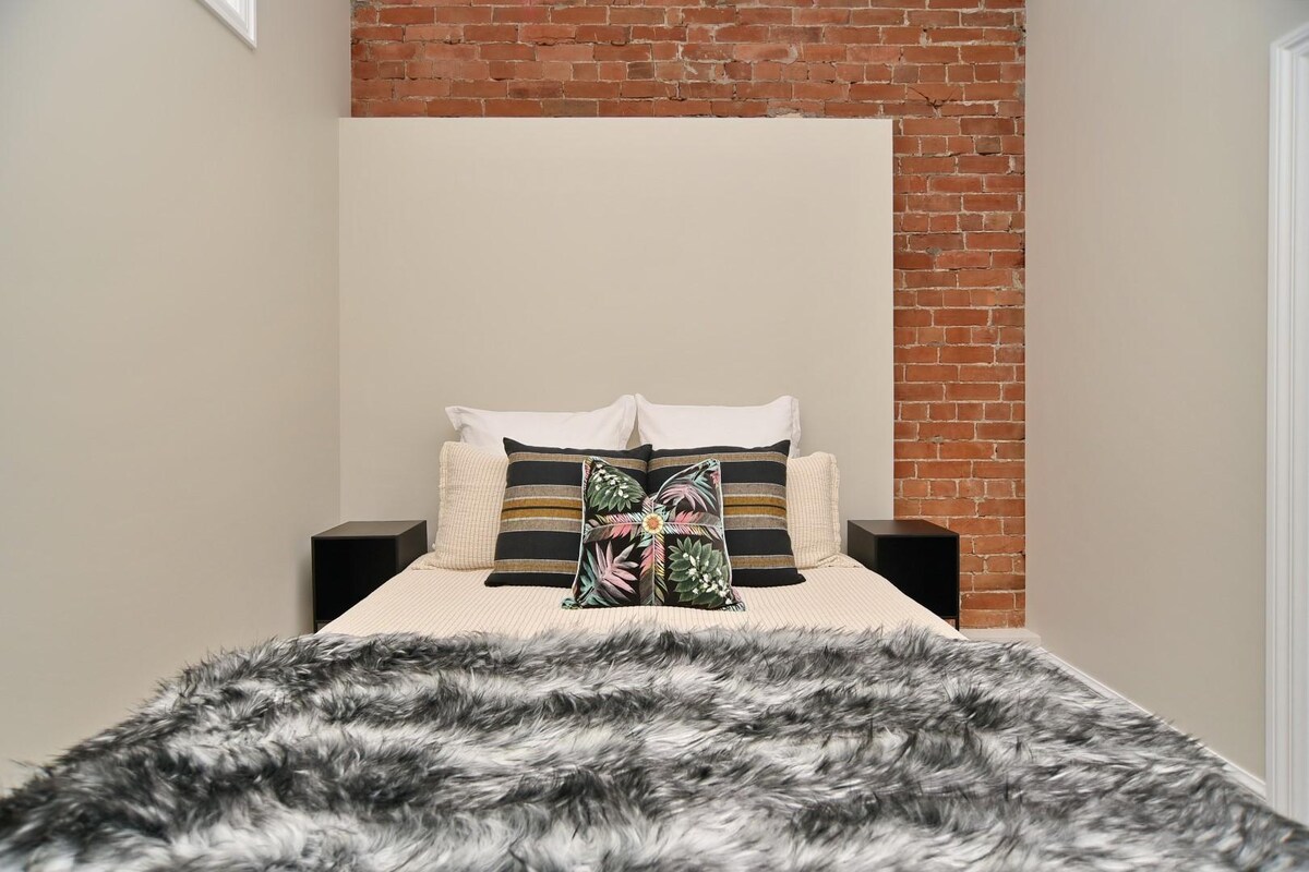 Спалня 1 разполага с двойно легло king size