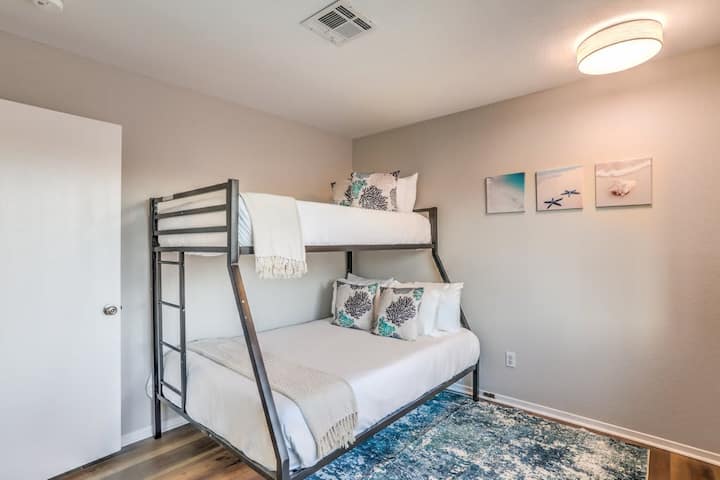 Chumba cha kulala cha Bahari na Mchanga kilicho na Pacha juu ya Kitanda cha Ghorofa Kamili