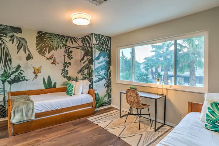 Vitanda Viwili Viwili: Chumba cha kulala cha Msitu wa Mvua