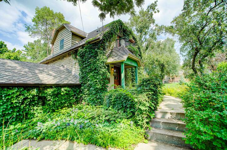 Historic James Mulvey Carriage house (Whole house) gallery image 3