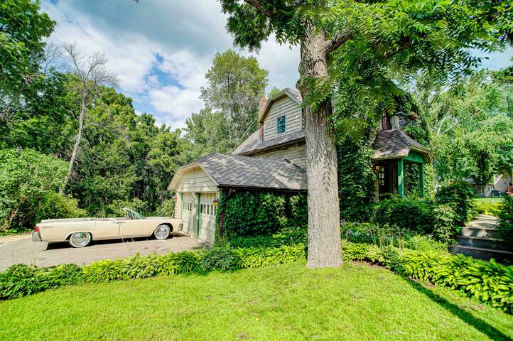 Historic James Mulvey Carriage house (Whole house) gallery image 2