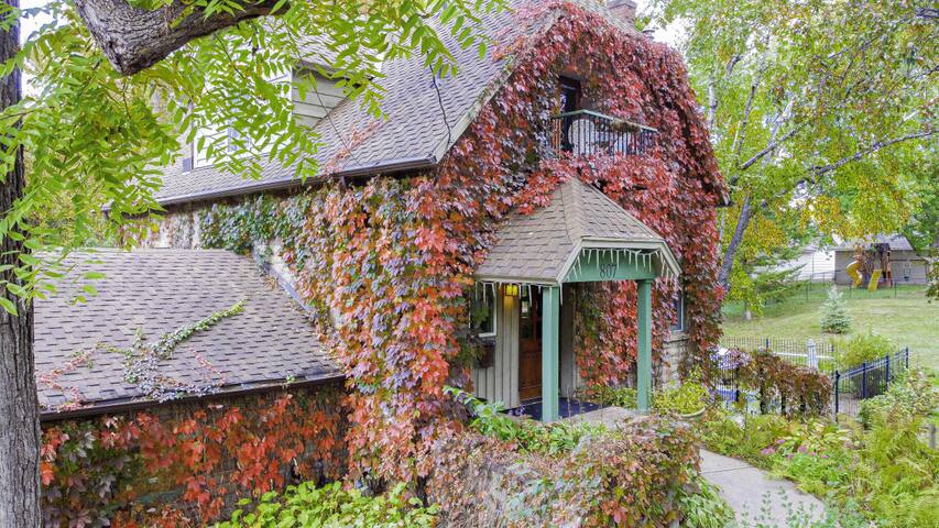 Historic James Mulvey Carriage house (Whole house) gallery image 4