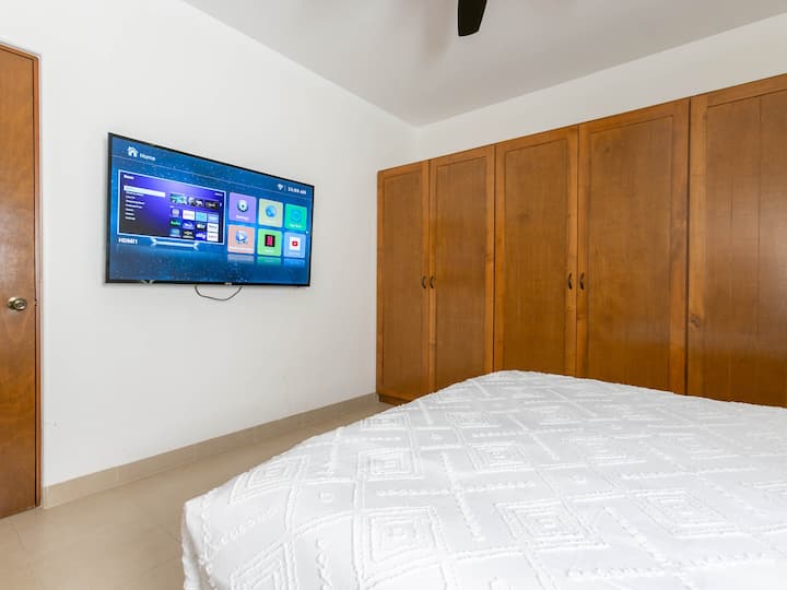 ห้องนอนพร้อมทีวี