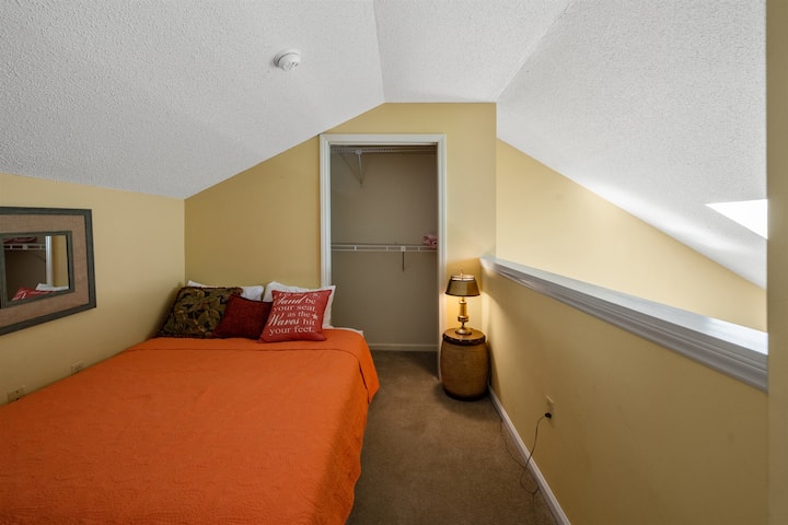 Lit double dans un loft