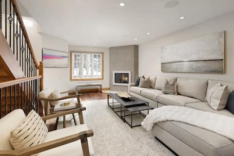 Updated 4 BR, 4.5 BA, 1 Block from Gondola!