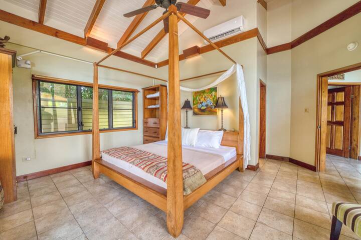 Casa Del Sol Villa in Quiet North Placencia Village gallery image 3