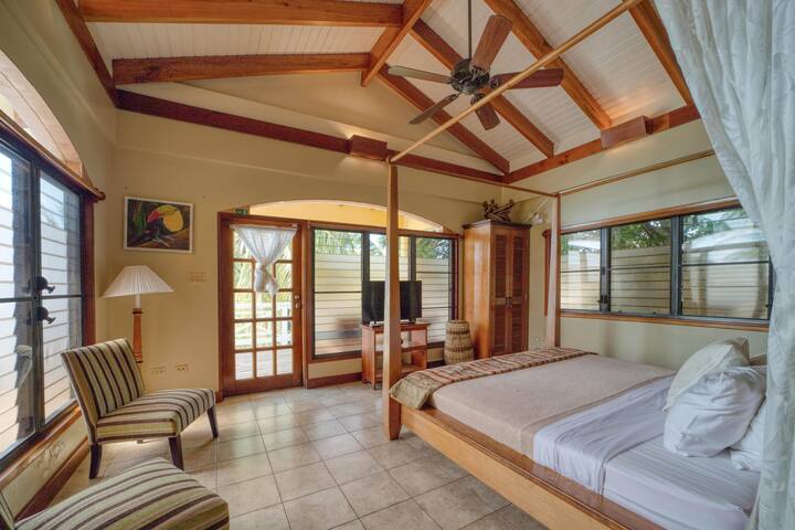 Casa Del Sol Villa in Quiet North Placencia Village gallery image 2