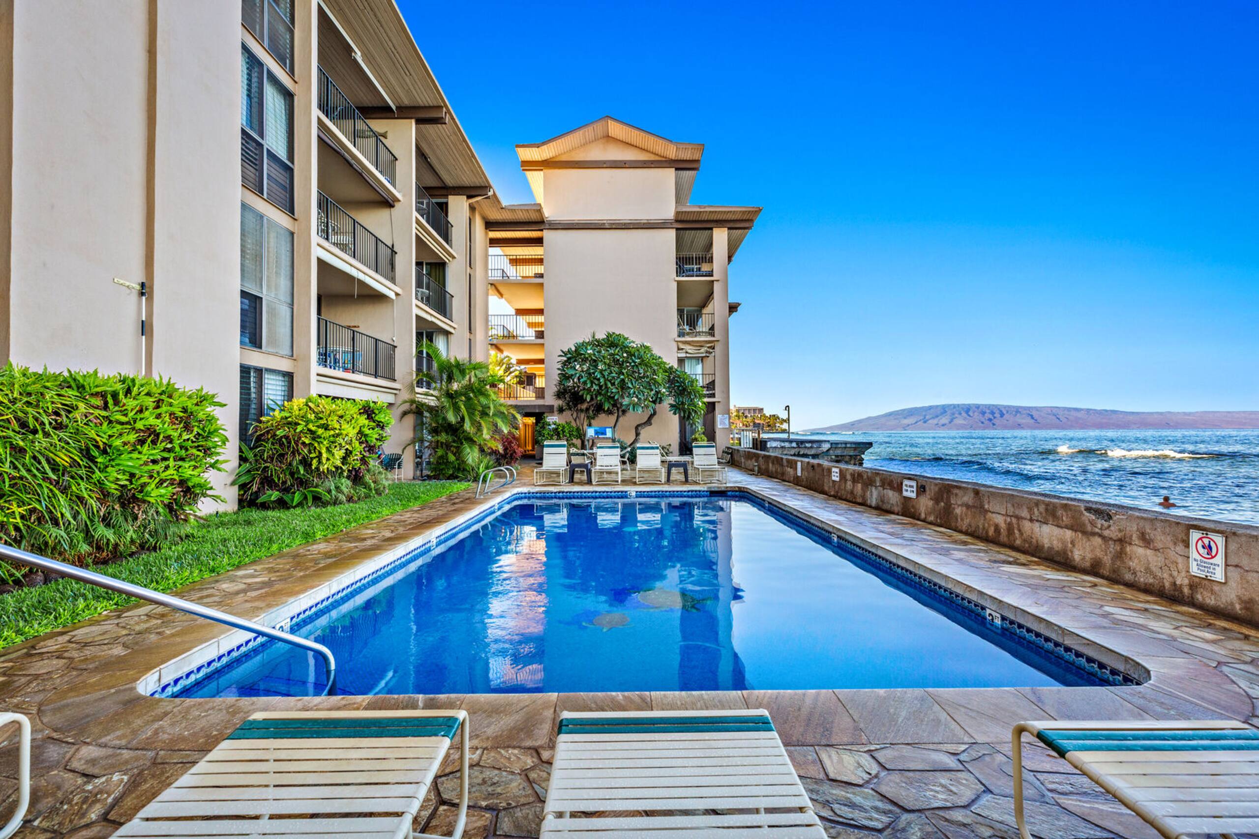 Condo in Lahaina · ★4.75 · 1 bedroom · 2 beds · 1 private bath - Image 23
