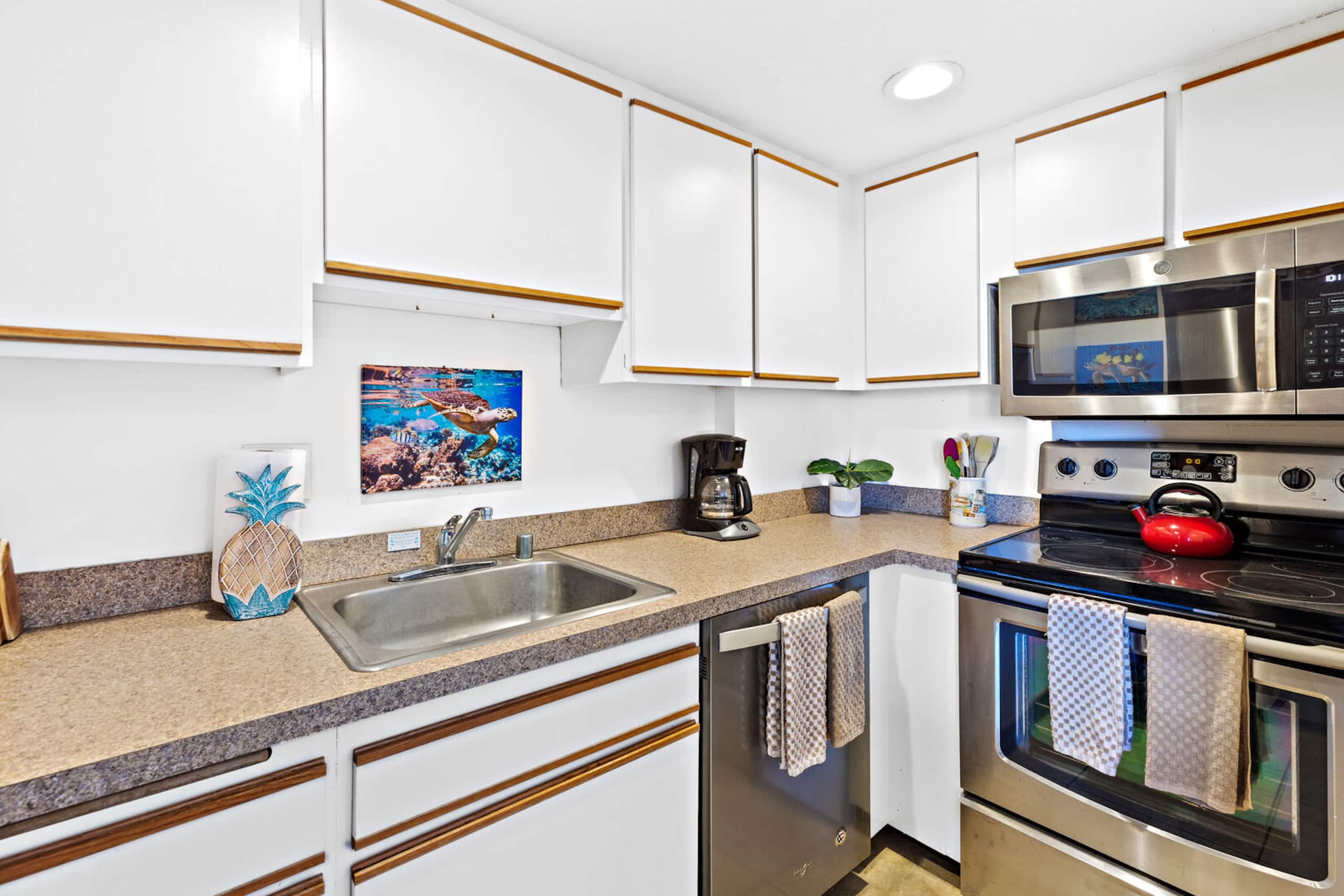 Condo in Lahaina · ★4.75 · 1 bedroom · 2 beds · 1 private bath - Image 11