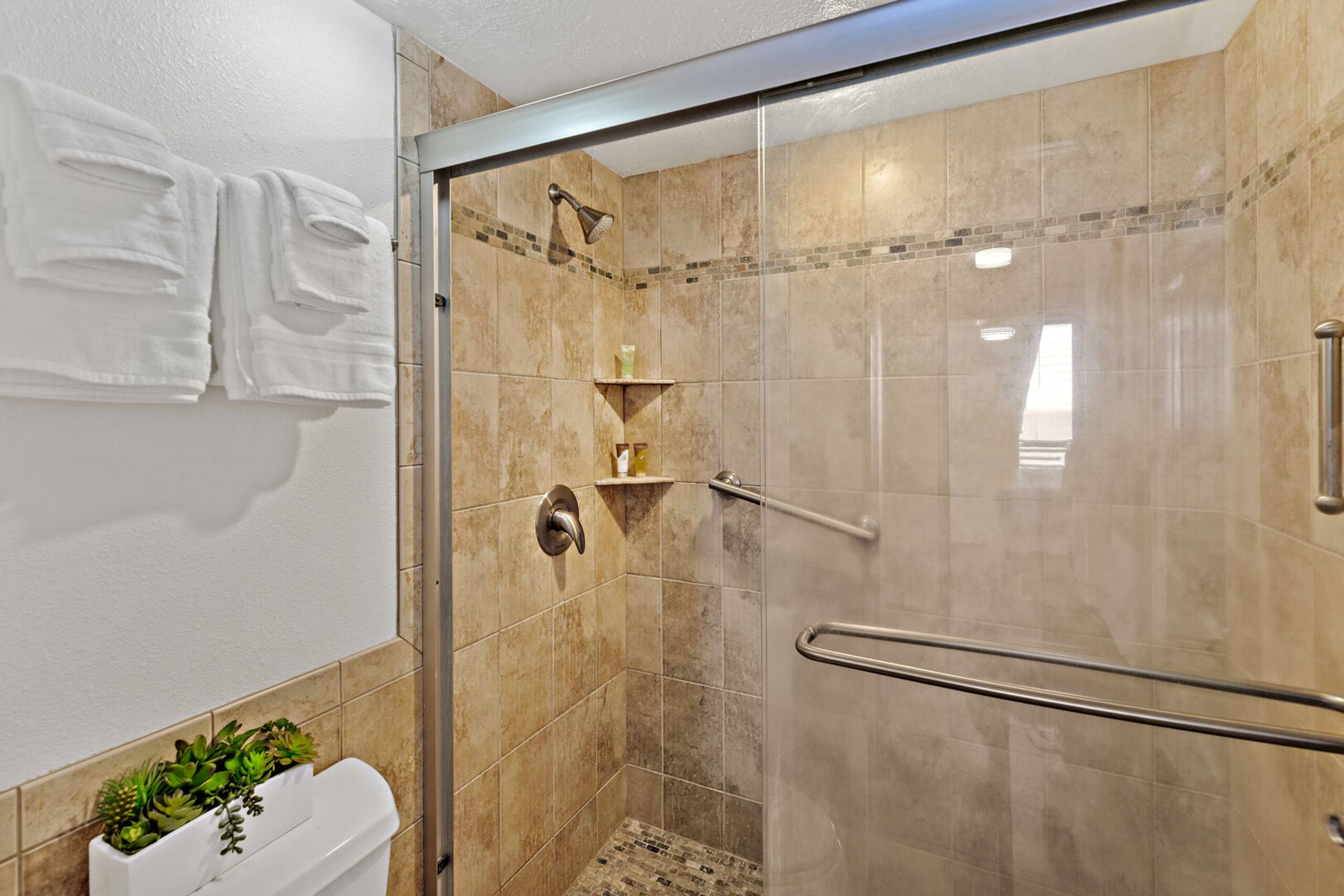 Condo in Lahaina · ★4.75 · 1 bedroom · 2 beds · 1 private bath - Image 21