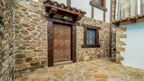 Cozy Stone House with Garage in Potes