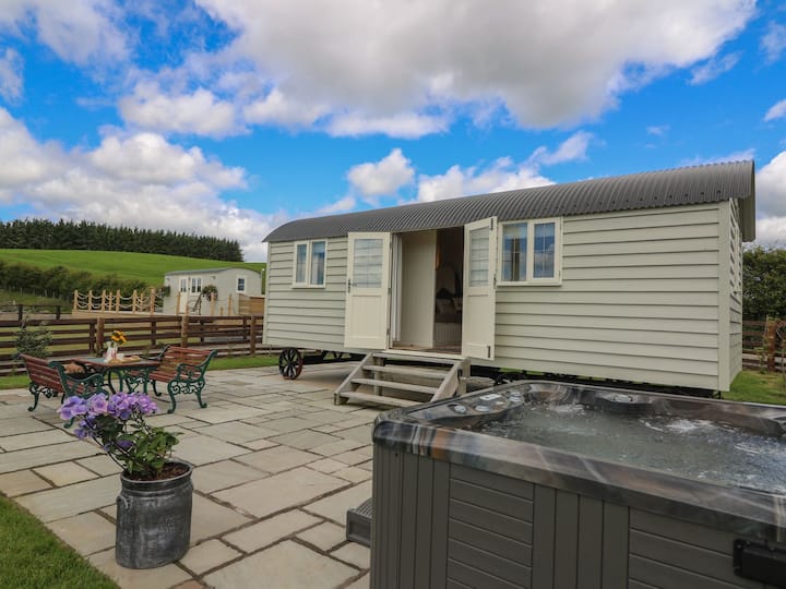 Hillside View Shepherd's huts (U.K., France) for Rent in Powys, Wales