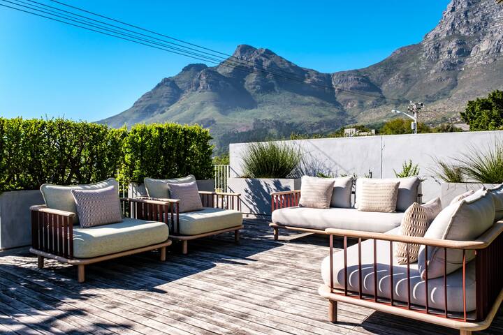 Magnificent Heritage Home w/Sweeping Views of the gallery image 5