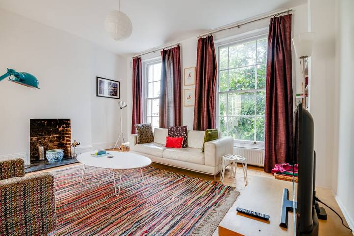 Bright Two Bedroom Apartment Near Vibrant Camden T gallery image 2
