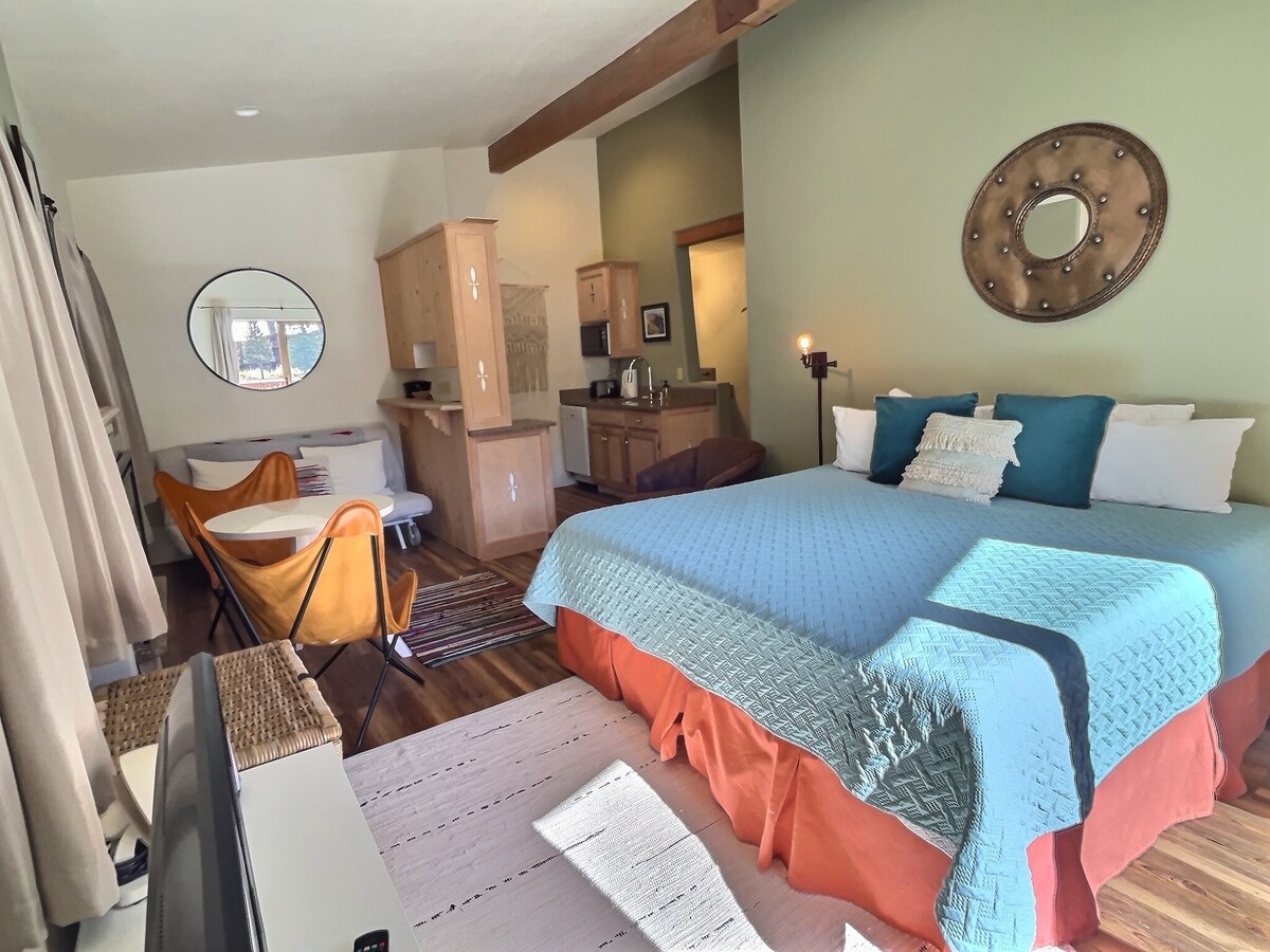 The Coziest Lift View Condo in Taos Ski Valley Condominiums for Rent