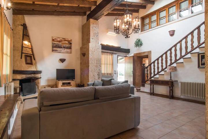 Es Caulls gallery image 4