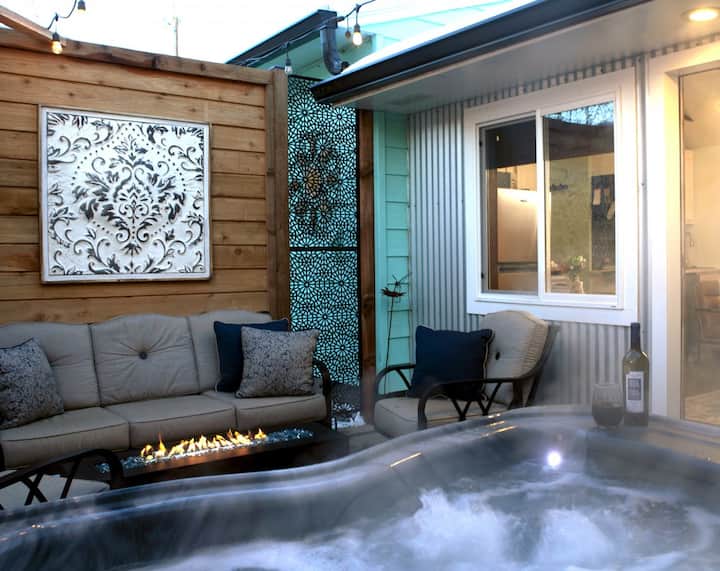 Hot Tub! Private Peaceful Studio Close to Oldtown