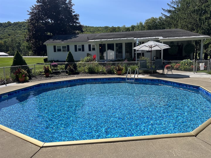 Nelson House Pool, game room, basketball court, Houses for Rent in