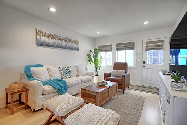 Lovely Home - Short Walk To The Beach! - Oxnard, CA