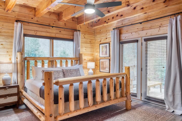 Dhoma e gjumit 3 ka një krevat dopio "king" dhe një banjë "ensuite".