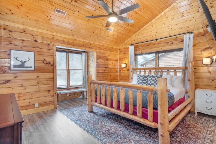 Dhoma e gjumit 8 ka një krevat dopio "king" dhe një banjë "ensuite".