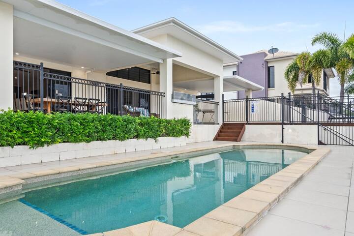 Waterfront 5 bedroom home gallery image 4