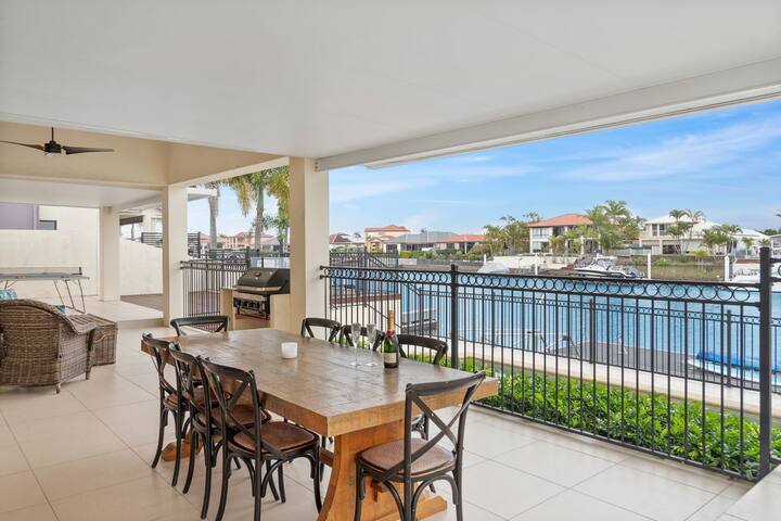 Waterfront 5 bedroom home gallery image 3