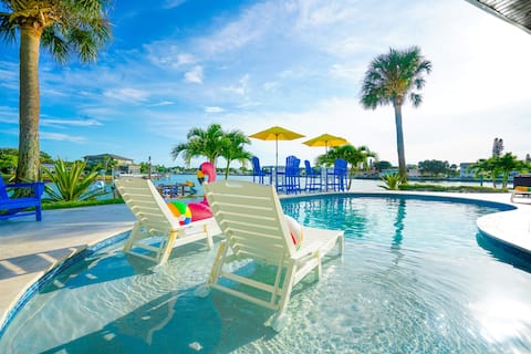 Fabulous views, heated pool 5 BR 5.5 BA Waterfront