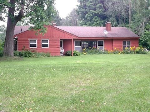 Private Pool-150 Acres of Nature, Red House
