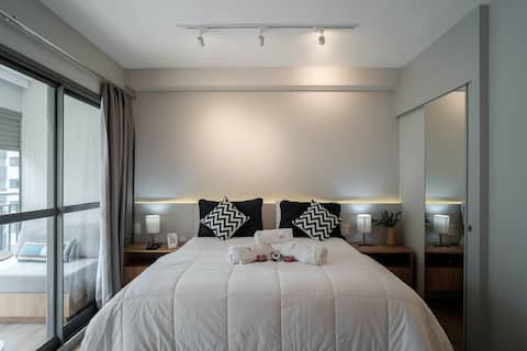 High-end apartment with queen bed in Moema