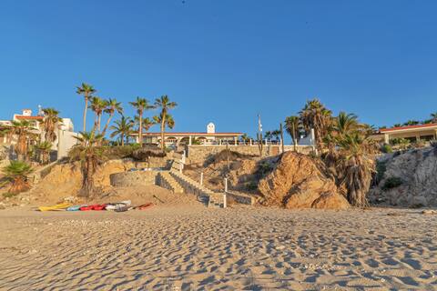 Beachfront Villa + Casitas w/ pool. 6 BR
