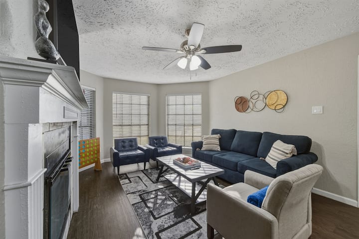 Pool Villa-near Airport & Downtown, Fire Pit - Humble, TX