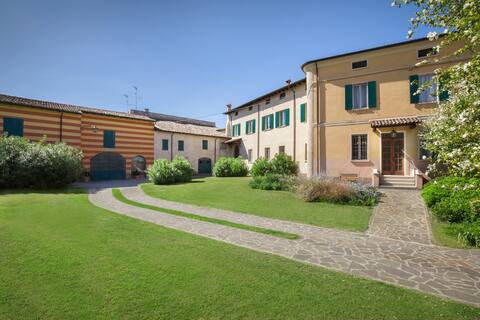 Villa L'Oleandra with Pool up to 12 People