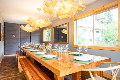 Large Family Ski Chalet, Hot Tub, Theatre, Sauna