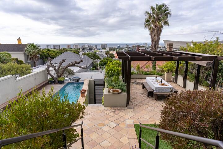Spacious 3 Bedroom Home in Green Point with Pool gallery image 3