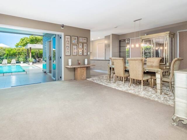 Luxurious Villa in Prime Brisbane Location gallery image 2