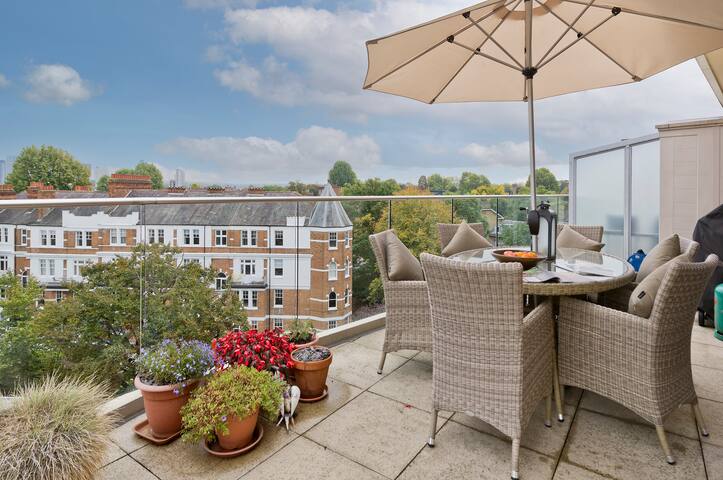 Putney Rooftops gallery image 2