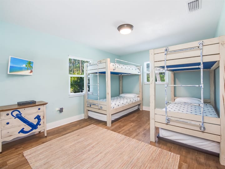 Стая с двуетажно легло