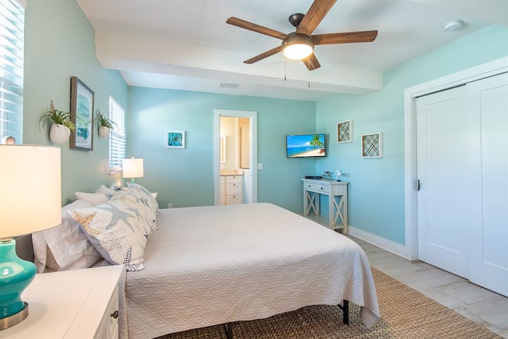 Суперголяма спалня със самостоятелна баня