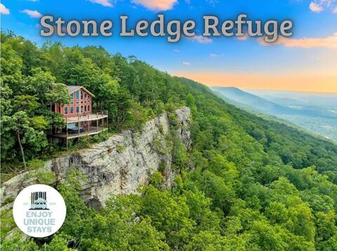 Stone Ledge Refuge with private hot tub!