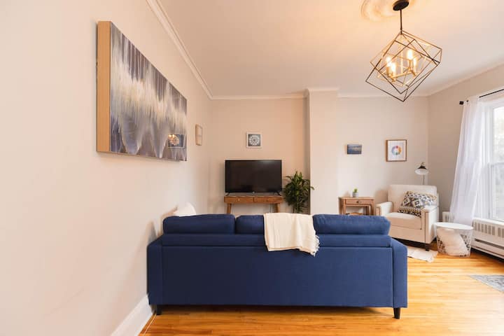 Spacious Downtown Dartmouth 2-bedroom Flat - Nova Scotia