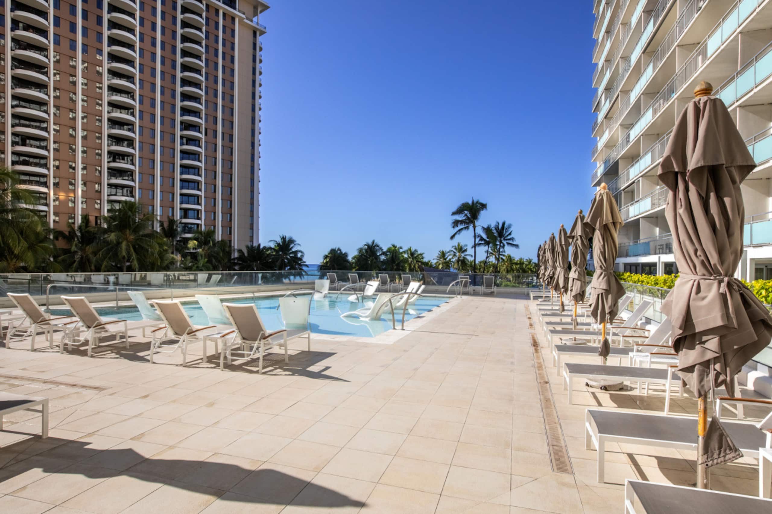 Condo in Honolulu · ★4.76 · 1 bedroom · 3 beds · 1 private bath - Image 25